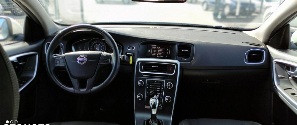 Volvo V60 cena 51800 przebieg: 246200, rok produkcji 2017 z Wleń małe 301